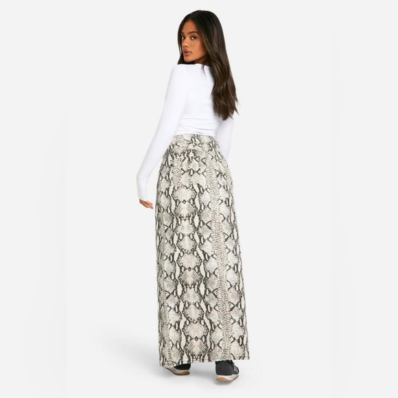 BLUE BLUSH High Waist Snakeskin Print Maxi Skirt size Medium - Picture 6 of 7